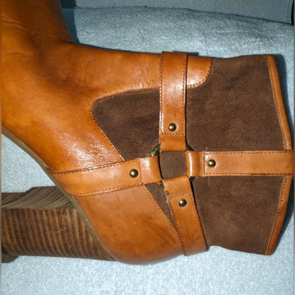 Lauren Ralph Lauren Dylan suede and leather mid heel boots. Size 8.5 - Picture 6 of 15